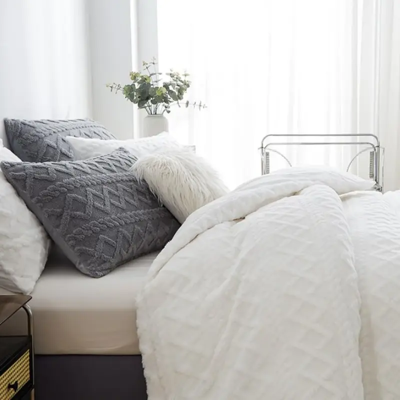 White Jacquard Microplush Duvet Cover Sets